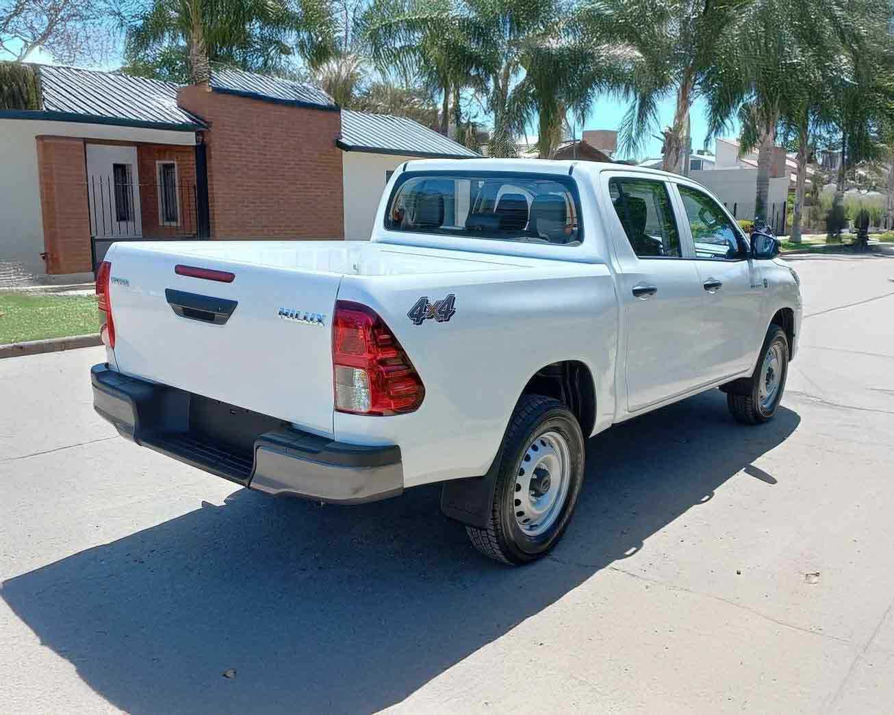  Toyota Hilux