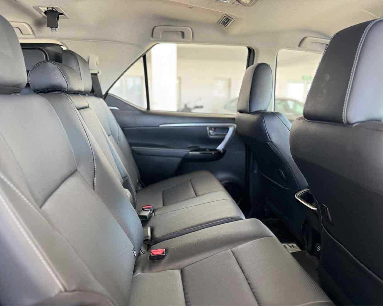  Toyota Hilux SW4